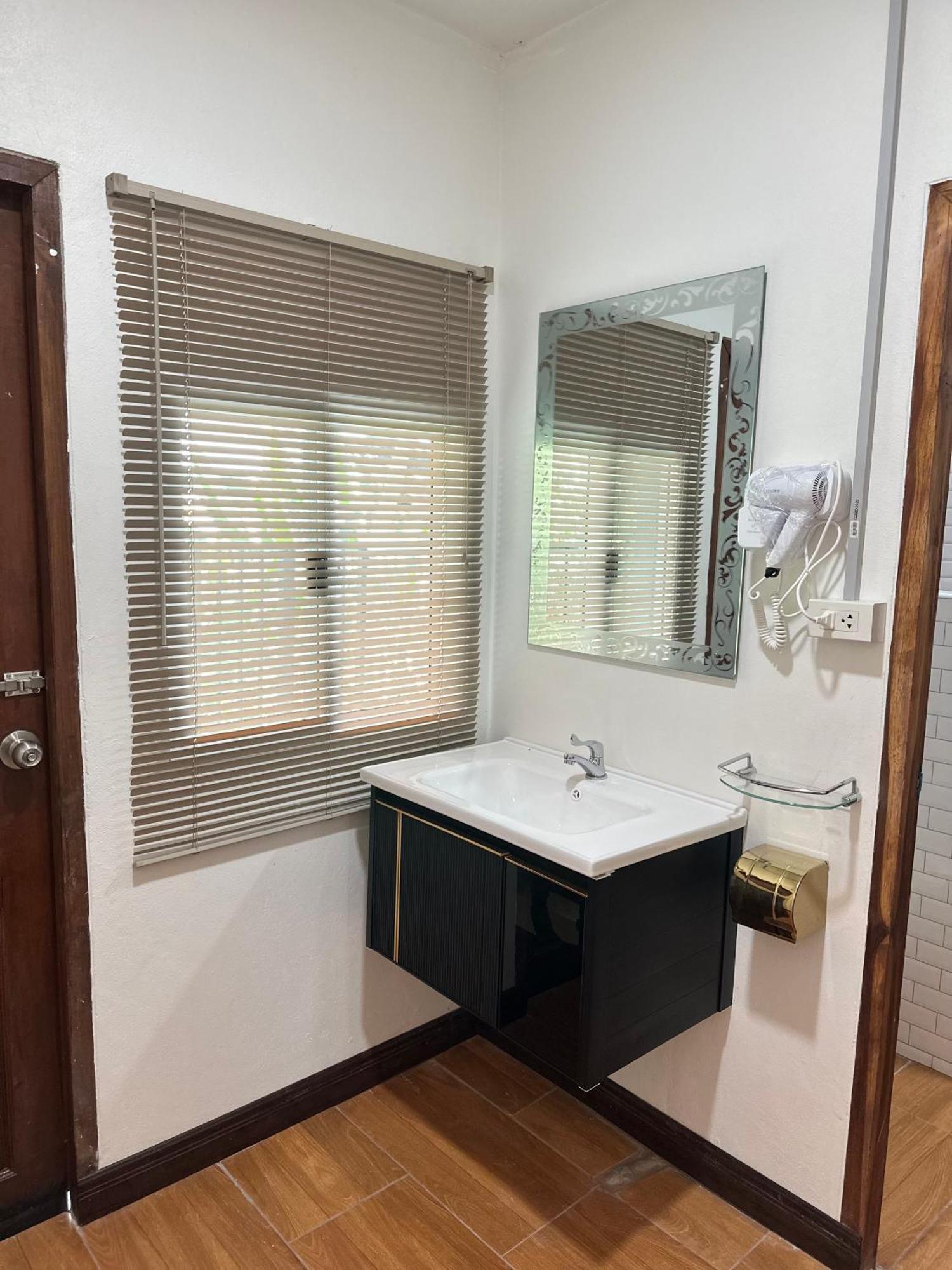 Service Apartment 102: Central City Getaway Lampang Exterior photo